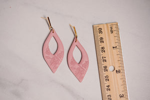 Dusty Rose Floral Textured Sleek Drops